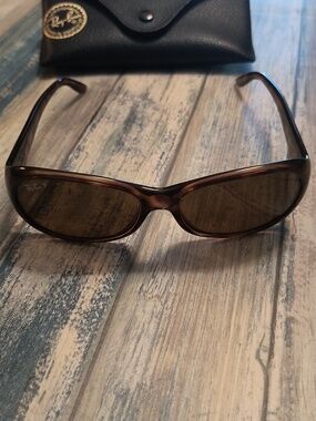 Women's Ray-Ban Polarized Tortoise Brown Lenses
